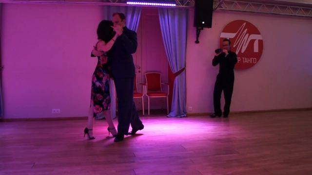 Никита Гердт и Елена Бунина. Выступление на милонге в Театре Танго 26.10.2019 смотреть онлайн