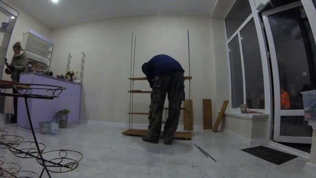 Рождение стеллажа из дерева и металла.