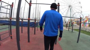 Качай железо парень.