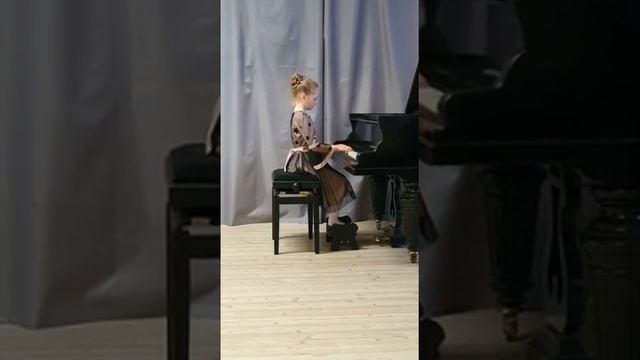 Екатерина Лукьяненко Две пьесы для фортепиано: "Рыбки играют" и Танец жучка. Исполняет автор. смотреть онлайн