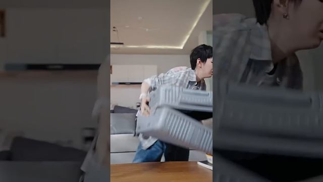 我女扮男裝不小心和一個陌生男人接了吻，他竟然和我談合作讓我做他的男情人，我完了，難不成這總裁的性取向...❤️全集#甜宠 #短剧 #古装 #热血 #新剧#霸道總裁 #搞笑 смотреть онлайн