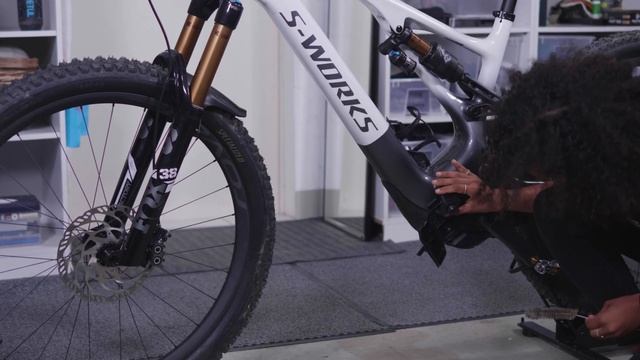 How to charge your E-bike | Specialized Turbo E-bike maintenance смотреть онлайн