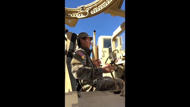 Solto - USA Soldier Robot Dance, Американский Солдат танцует Робот смотреть онлайн