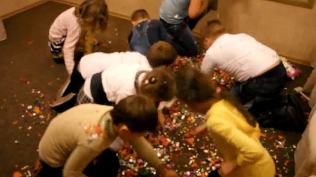 Пиньята в кафе "Обыкновенное чудо" смотреть онлайн