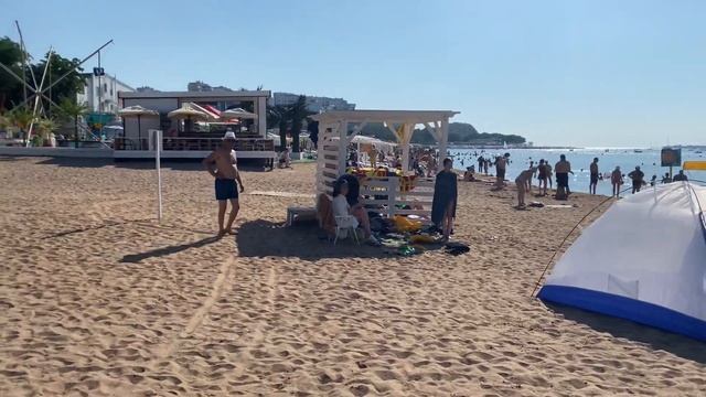 Песчаный пляж «Дельфин» Геленджик 1.07.2021/Сколько людей в час-пик?! смотреть онлайн