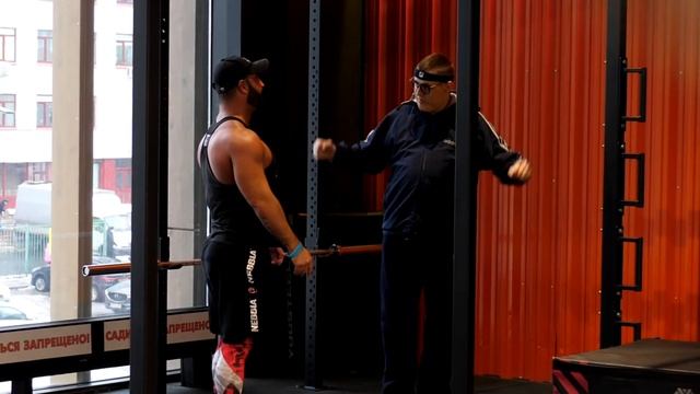 ТОЛСТЫЙ ДЖАВИД В СПОРТЗАЛЕ | ПРАНК! смотреть онлайн