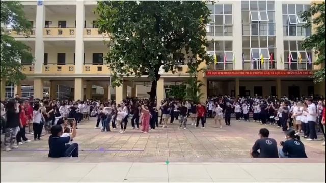 [KPOP RANDOM DANCE] IVE - LOVE DIVE (CHUNGTAKETLAUDAI) / THPT THANG LONG HA NOI смотреть онлайн