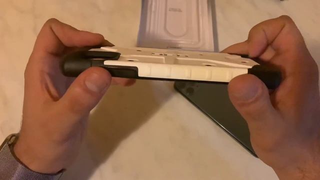 Распаковка Чехол UAG Pathfinder для IPhone 11 Pro Max смотреть онлайн