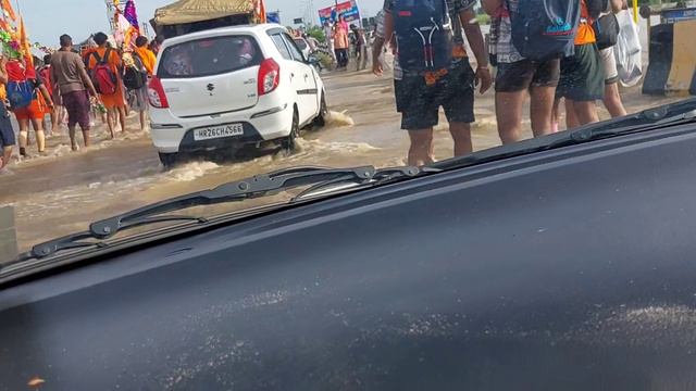 2 logo ki Dak Kavad 400 Km Aar par vedio Gadi pani main chali gyi смотреть онлайн