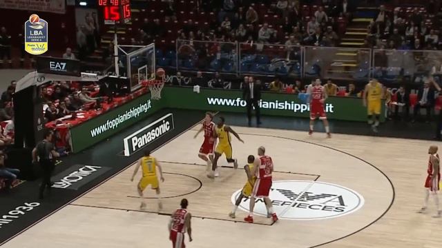Mindaugas Kuzminskas uomo Prozis del 16° turno LBA Serie A PosteMobile смотреть онлайн