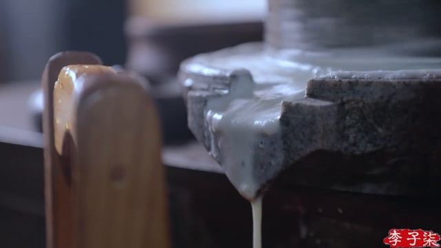 soy milk, steamed rice cake熬个豆浆再蒸几块紫薯米糕，再忙都要好好吃早饭啊!|Liziqi Channel смотреть онлайн