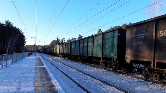 2ЭС6-605 "Синара" с грузовым поездом следует через о.п. Компрессорный завод смотреть онлайн