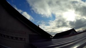 Устанавливаем отливы и водостоки для навеса