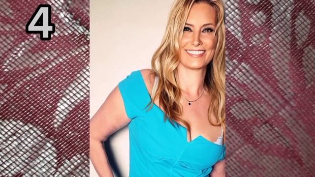 Natural Older Woman Over 50 Attractively Dressed Classy 112 || Mature Women смотреть онлайн