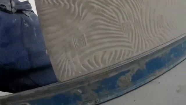 Ложим плитку на пол в доме!