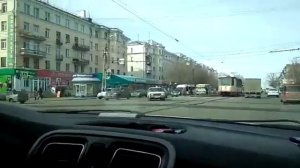 Разворот на регулируемом перекрестке с трамвайными путями