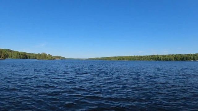 Лодка, река, природа и замечательная погода для прогулки под мотором смотреть онлайн