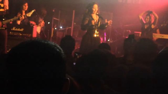 Sebnem Ferah Live @ drom NYC 25 Bu Ask Fazla Sana 2016 11 06 смотреть онлайн