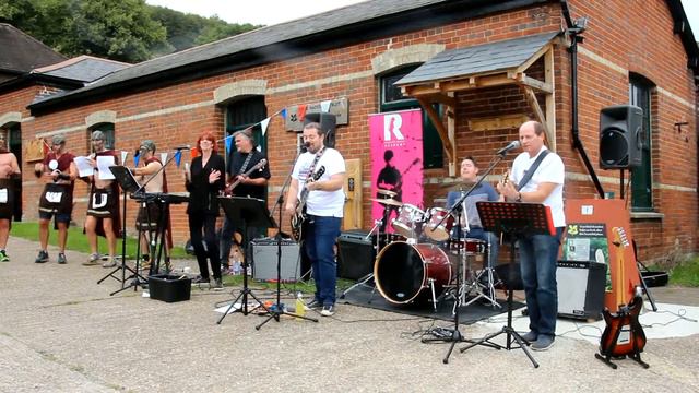 Broken Switch perform 500 Miles by The Proclaimers at The Bacchus Marathon смотреть онлайн