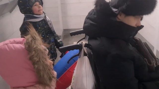 ВЛОГ | МАМА ДВА ДОШКОЛЬНИКА И ИНВАЛИД-КОЛЯСОЧНИК ПРОВОДЯТ СВОЙ ВЫХОДНОЙ | САНКТ-ПЕТЕРБУРГ смотреть онлайн