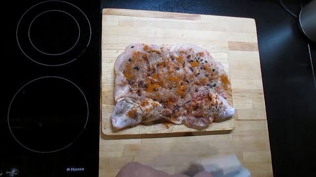 Рулет из курицы. Замена покупным мясным изделиям. смотреть онлайн