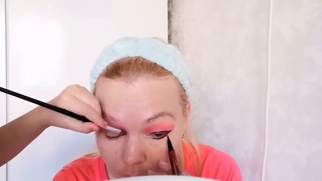 ?Макияж маме на пол лица руками ребёнка. смотреть онлайн