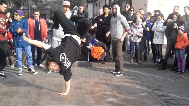 Уличные танцы. Киев. Украина смотреть онлайн