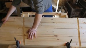 Банная дверь из шпунтованной доски