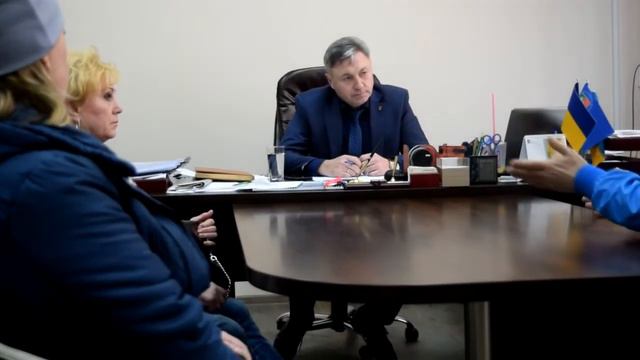Губернатор Луганщины Юрий Гарбуз решает проблему ледового дворца в Северодонецке смотреть онлайн