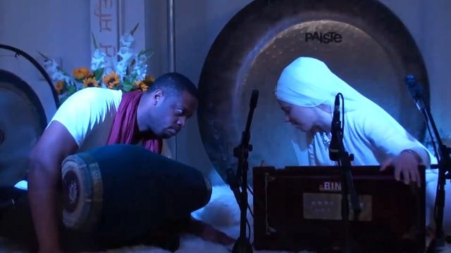 Harijiwan and Gurujas are White Sun - Live in Concert 4-26-2014 смотреть онлайн