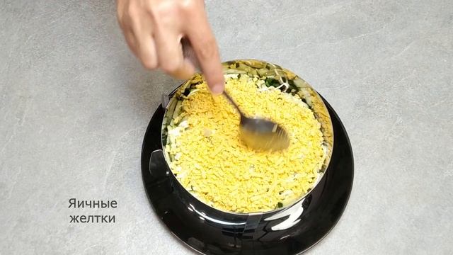 Необычное сочетание продуктов и потрясающий вкус! Праздничный салат с селёдкой на Новый год 2023! смотреть онлайн