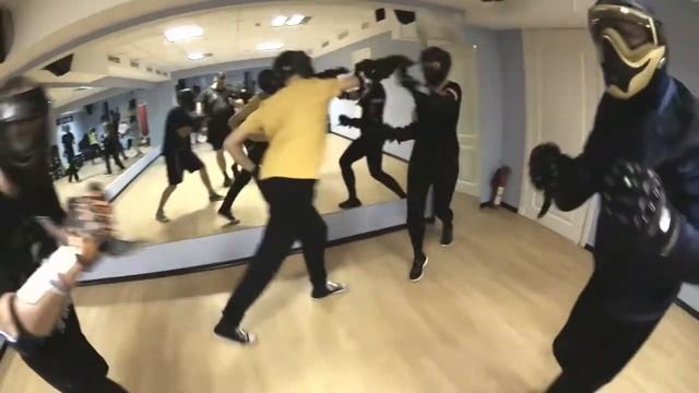 Ножевой бой. Егор и Юра на керамбитах смотреть онлайн