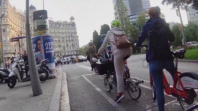 Busy yet Friendly? Explaining Barcelona’s Av. Diagonal смотреть онлайн