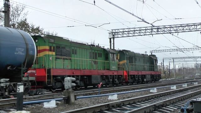 Теловозы ЧМЭ3т-6264 и ЧМЭ3-5319 с вагонами смотреть онлайн
