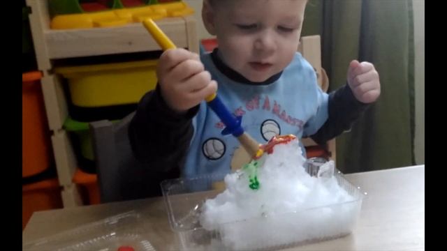 Новогодние поделки с ребенком / Игры со снегом дома смотреть онлайн