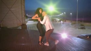 Красивая.И танец и пара и песня ?