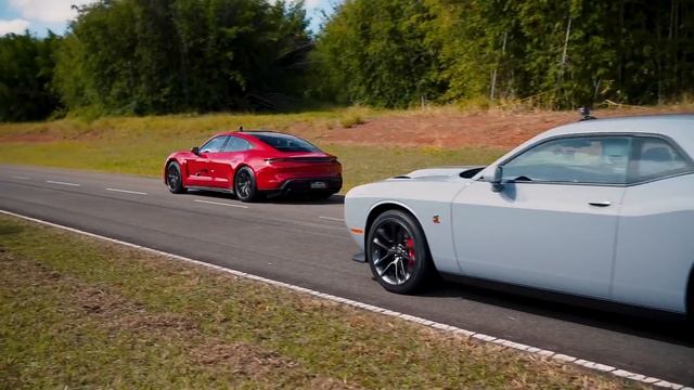 DODGE CHALLENGER x PORSCHE TAYCAN GTS NA ARRANCADA! Quem leva a melhor no duelo V8 contra elétrico? смотреть онлайн