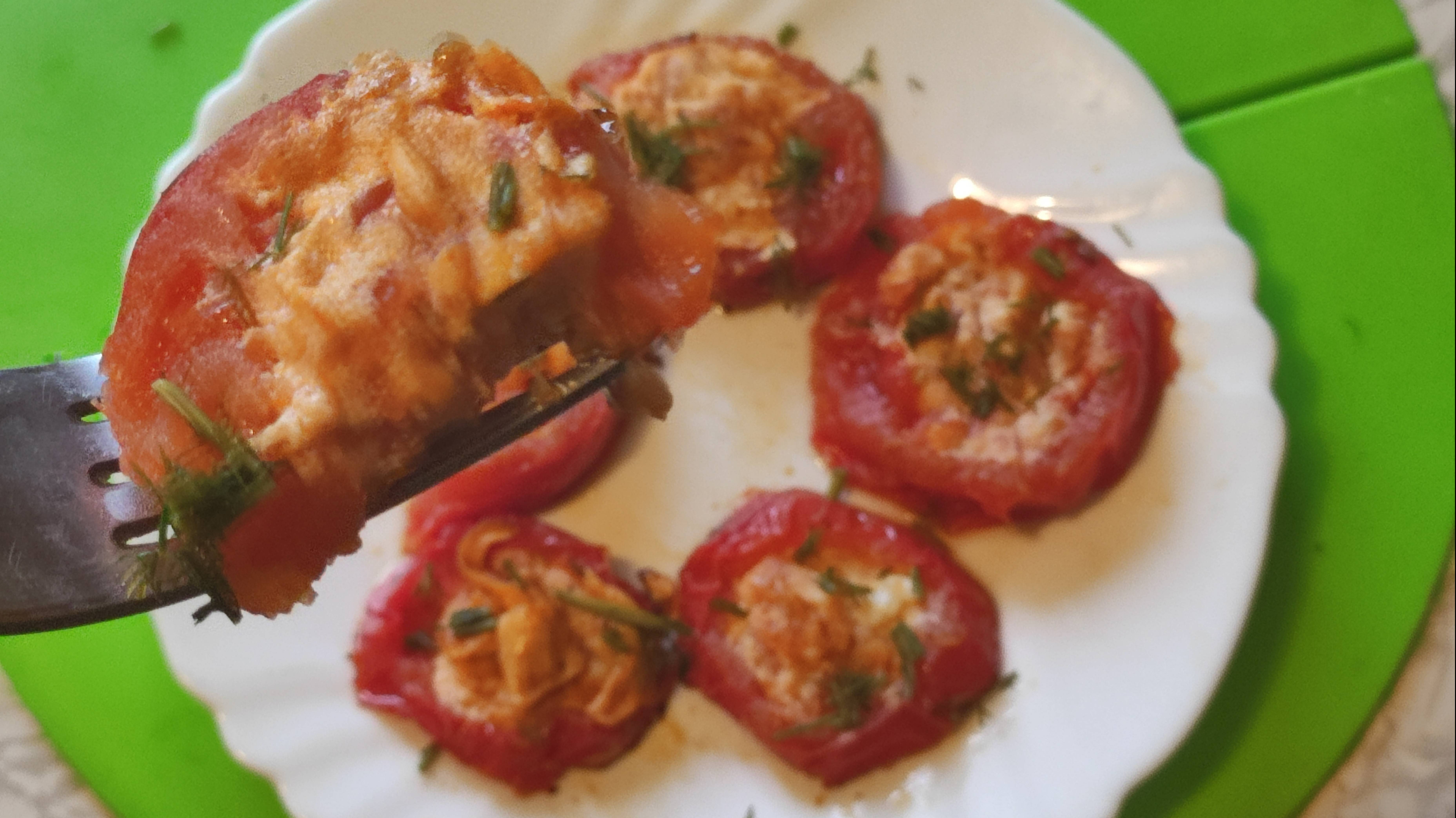 СУПЕР КУХНЯ! Яичница с помидорами. Простой видео рецепт завтрака, перекуса для всей семьи. смотреть онлайн