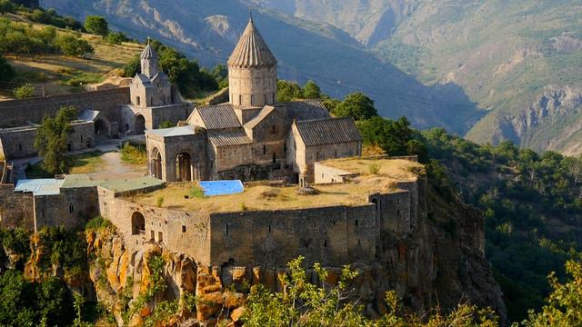 Зангезурская тетрадь - Armenia with Laura смотреть онлайн
