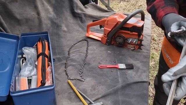 Husqvarna 137 Why does my chain fall off in the brush? смотреть онлайн