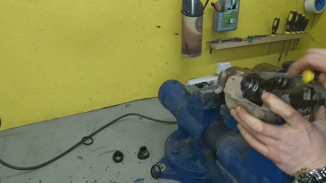 СМОТРЕТЬ ДО КОНЦА! Замена переднего рабочего тормозного цилиндра на НИВЕ 5Д +ЛайфХак! смотреть онлайн