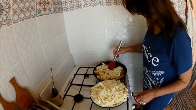 Тушенная капуста с картошкой на сале.Оригинальный рецепт.Это надо срочно попробовать. смотреть онлайн