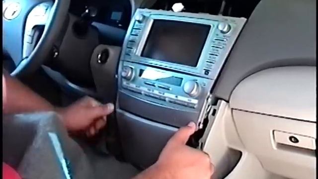 How to Remove Radio / Navigation from 2007 Toyota Camry for Repair смотреть онлайн