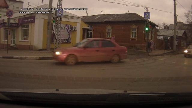 У-уууу.. какой злой дядя: справа налево и через двойную сплошную. смотреть онлайн