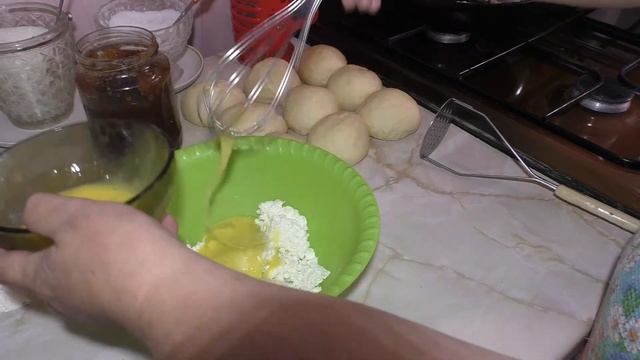 Булочки - розочки. Отрывной пирог, бесподобное тесто с двумя начинками. смотреть онлайн