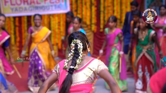 Phankida Dance Performance || SVN High School Yadagirigutta || Bathukamma Celebrations 2019 смотреть онлайн