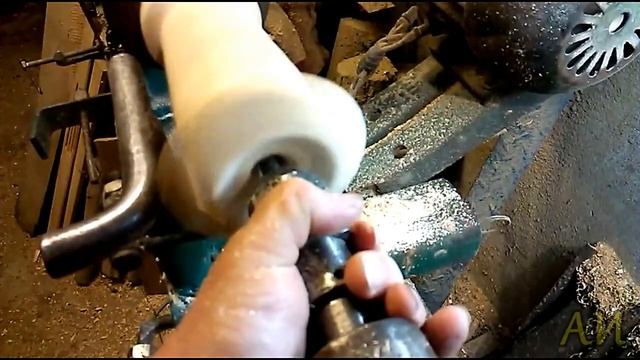 Ваза из грецкого ореха.