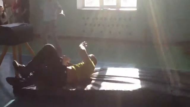 Толстый прыгает через козла! смотреть онлайн