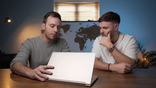 EDITING - What to look for when buying a Laptop // Ft The Tech Chap смотреть онлайн