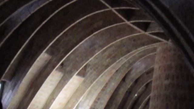 Дом Мила (Casa Mila) в Барселоне, Испания смотреть онлайн